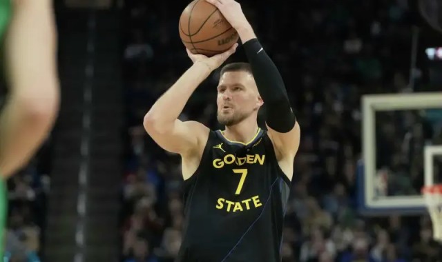 Slater：波尔津吉斯已随队前往休斯顿，是否出战尚未确定